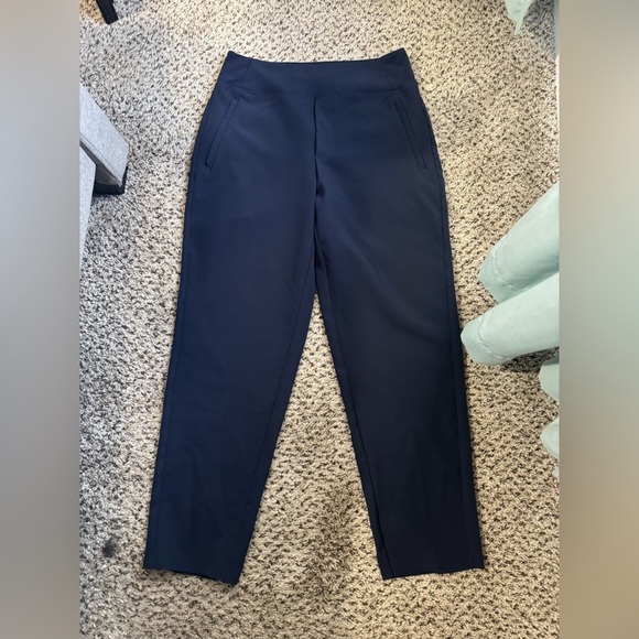 Athleta Endless High Rise Pant Textured, stretch fabric in a tapered fit navy 4 - Picture 5 of 10
